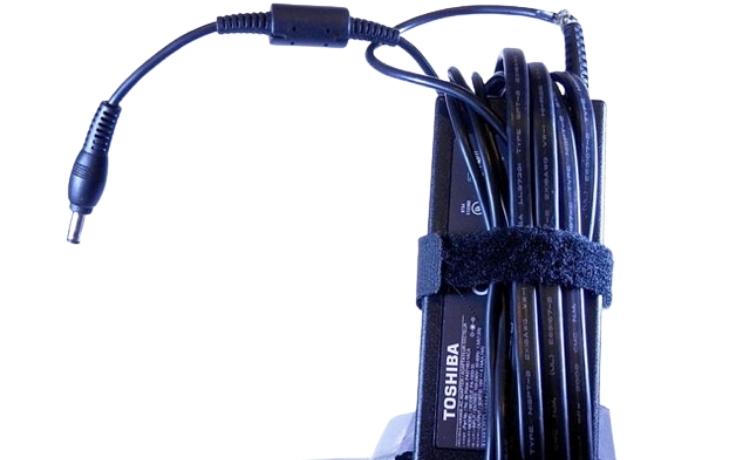 sạc laptop bị đứt dây trong là những vấn đề thường gặp đối với dân văn phòng 
