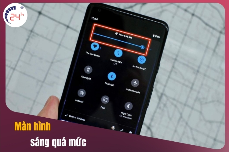 Để màn hình sáng quá mức cũng làm điện thoại Samsung tụt pin nhanh