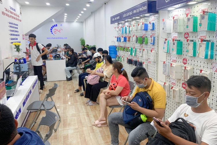 thay kính lưng iPhone 16