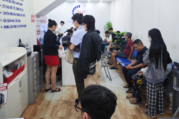 thay kính lưng iPhone 16