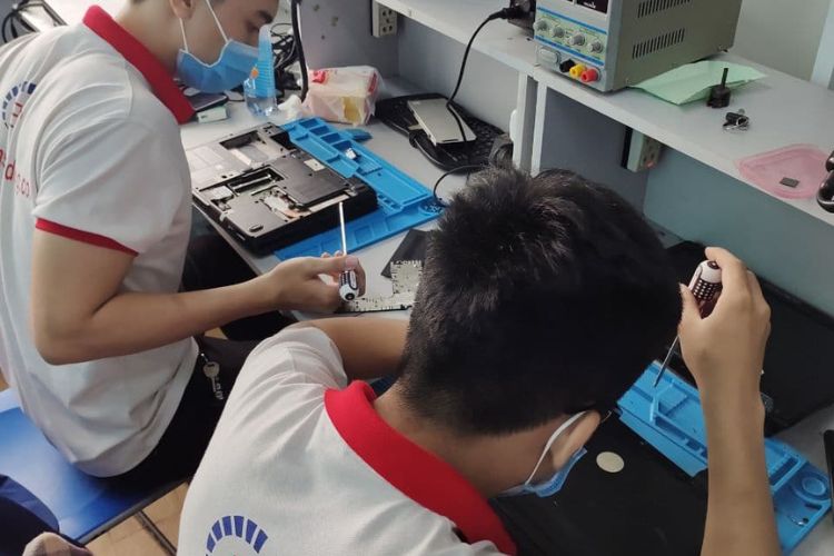 Thợ sửa bàn phím Laptop Asus Rog Strix G15 G513 MT7921