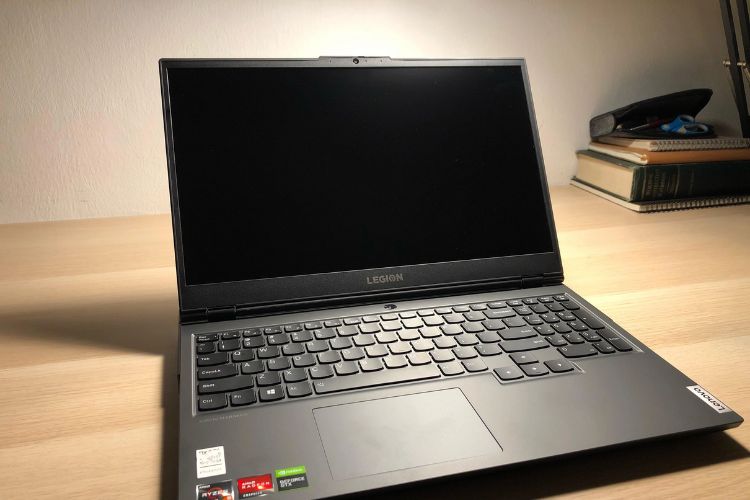 Bàn phím laptop là bộ phận làm việc nhiều nhất với người dùng, bộ phận hỗ trợ thực hiện các thao tác với máy tính