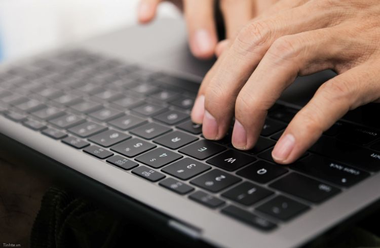 Có nhiều nguyên nhân khiến cho việc sử dụng bàn phím Macbook trở nên bất tiện