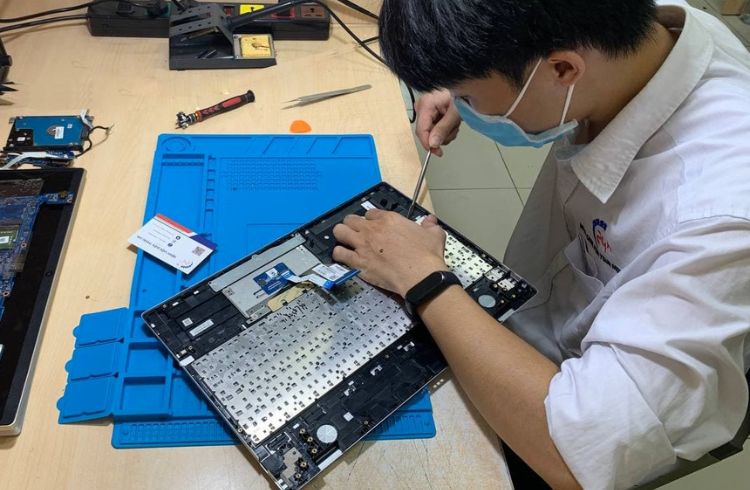 Nhân viên kỹ thuật dày dặn kinh nghiệm
