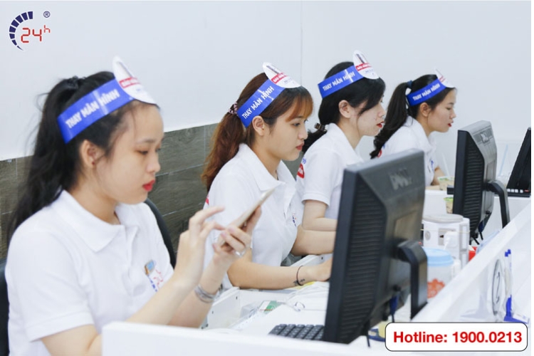 gọi điện hỏi thăm thiết bị sau khi đã thay kính lưng