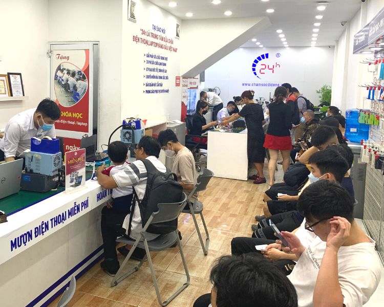 Bạn có thể thay kính lưng iPhone 15 tại Bệnh Viện Điện Thoại Laptop 24h
