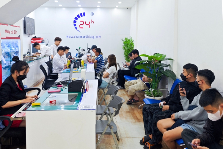 Quy trình thay mặt kính sau iPhone 15 Plus 