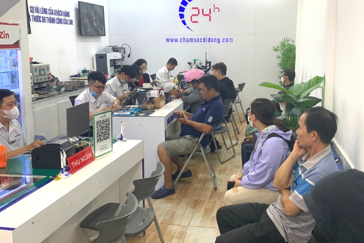 Thay kính lưng Samsung Galaxy Z Flip4 chính hãng tại Bệnh Viện Điện Thoại Laptop 24h