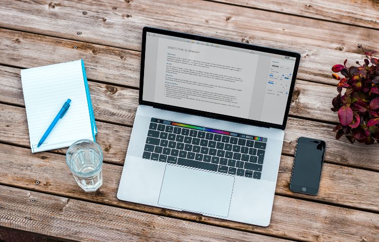 Macbook Pro 13 inch là dòng laptop cao cấp