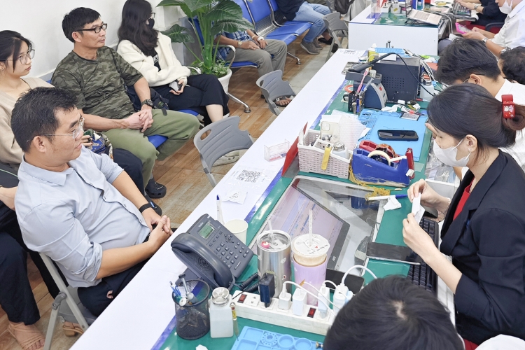 tiếp nhận máy lỗi màn hình