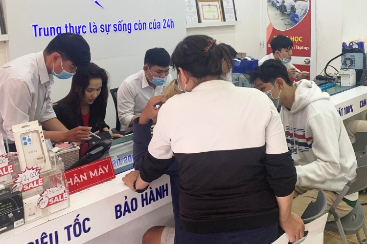 bàn giao lại máy cho khách