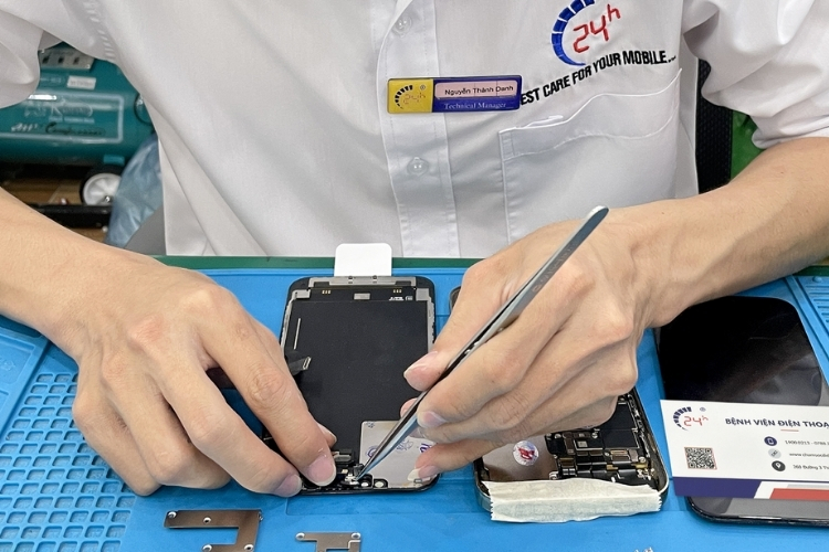 thay màn hình iphone 15 pro loại nào