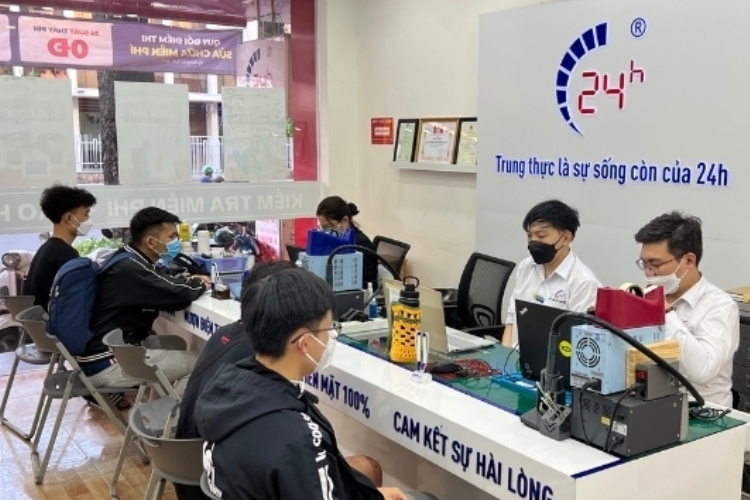 Quy trình thay màn hình iPhone 16 Pro Max giai đoạn 2