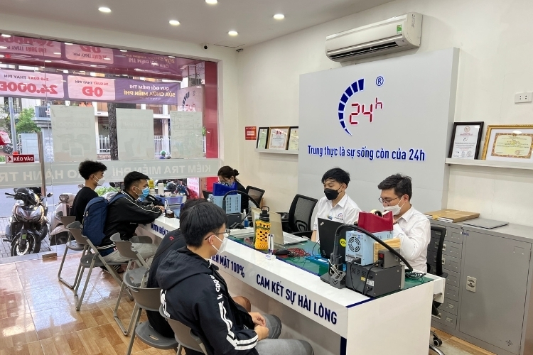 Quy trình thay màn hình iPhone bước 2