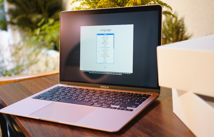 Macbook Air 13 inch là loại máy tính xách tay rất đáng sở hữu.