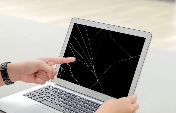 Màn hình bị xước, vỡ nứt khi bị rơi hoặc va đập mạnh