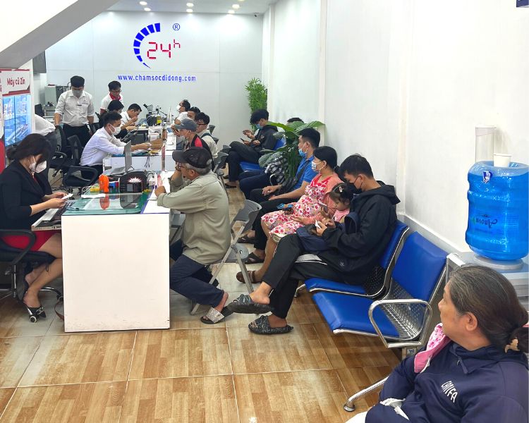 Khách hàng có thể thay màn hình Samsung tại Bệnh Viện Điện Thoại Laptop 24h