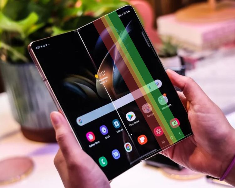 Bạn có thể gặp lỗi màn hình đổ sọc khi để máy nằm dưới các vật có khối lượng nặng hơn