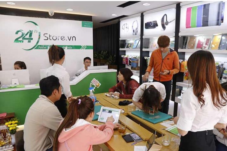 Đội ngũ nhân viên tại Bệnh Viện Điện Thoại 24h luôn tận tâm với khách hàng