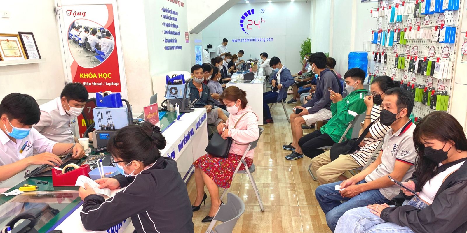 thay-mat-kinh-samsung-galaxy-a13-a135f