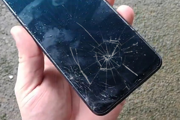Nhưng điều mà người dùng sẽ dính phải khi mặt kính Samsung hòng