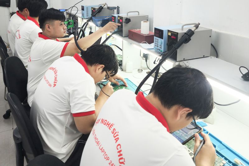 trung tâm thay pin samsung chính hãng lấy liền