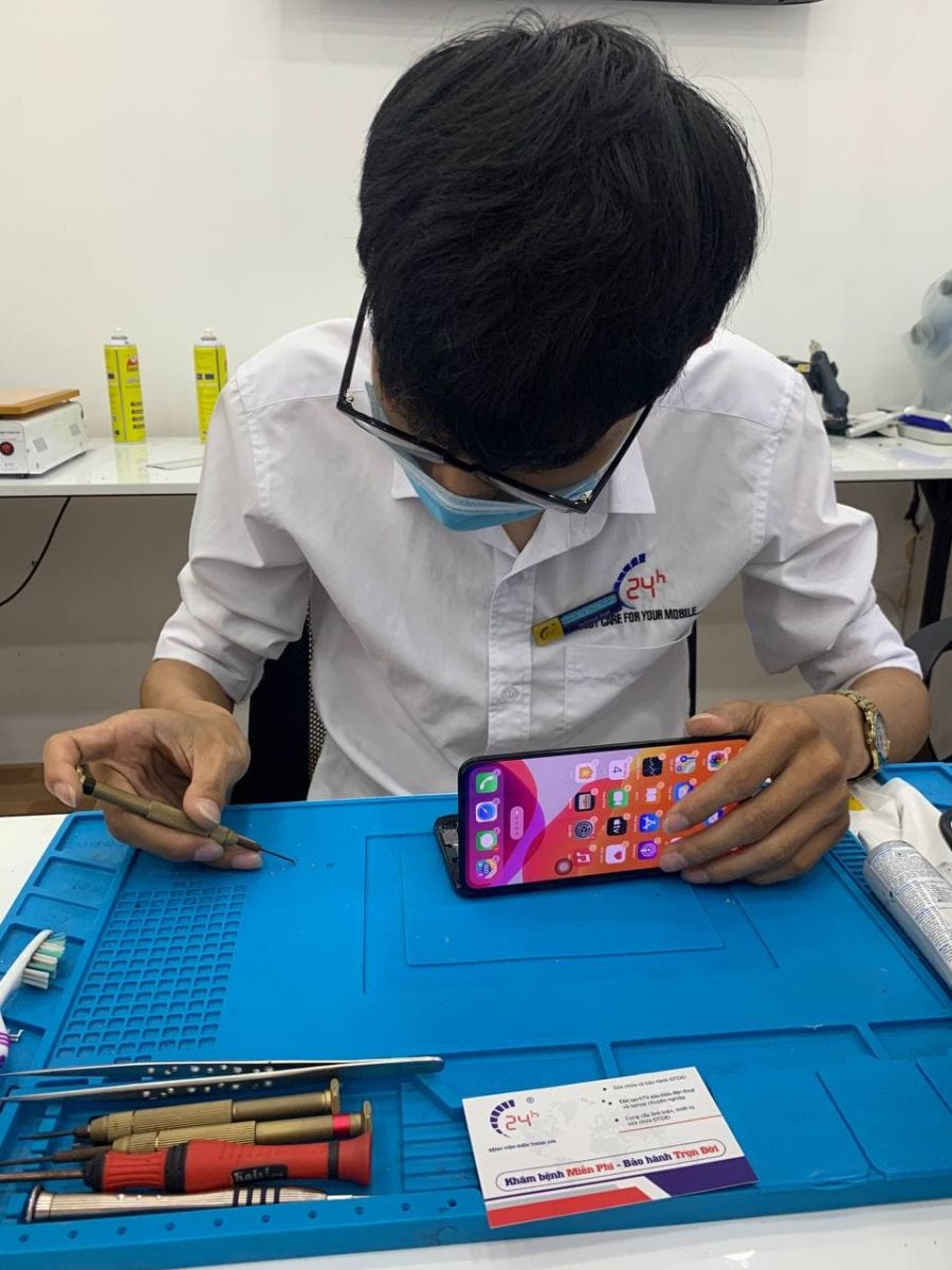 iPhone-x-van-chay-nhung-khong-len-man-hinh