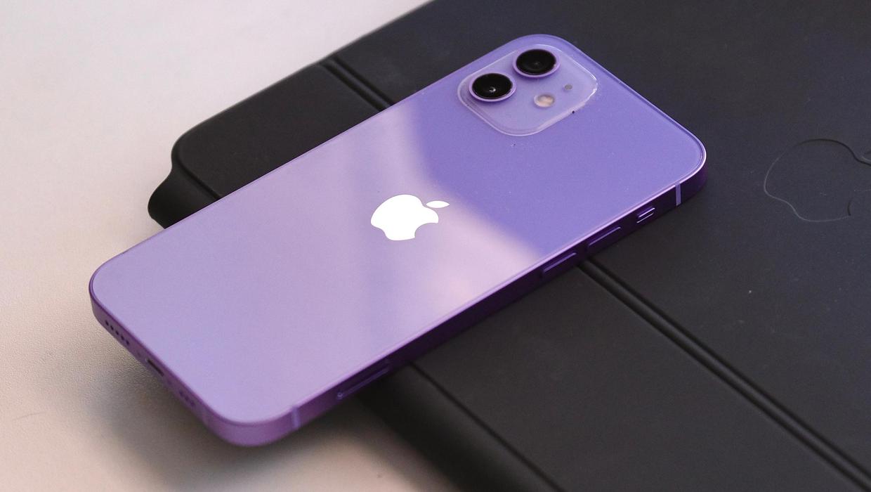 thay-pin-iPhone-12