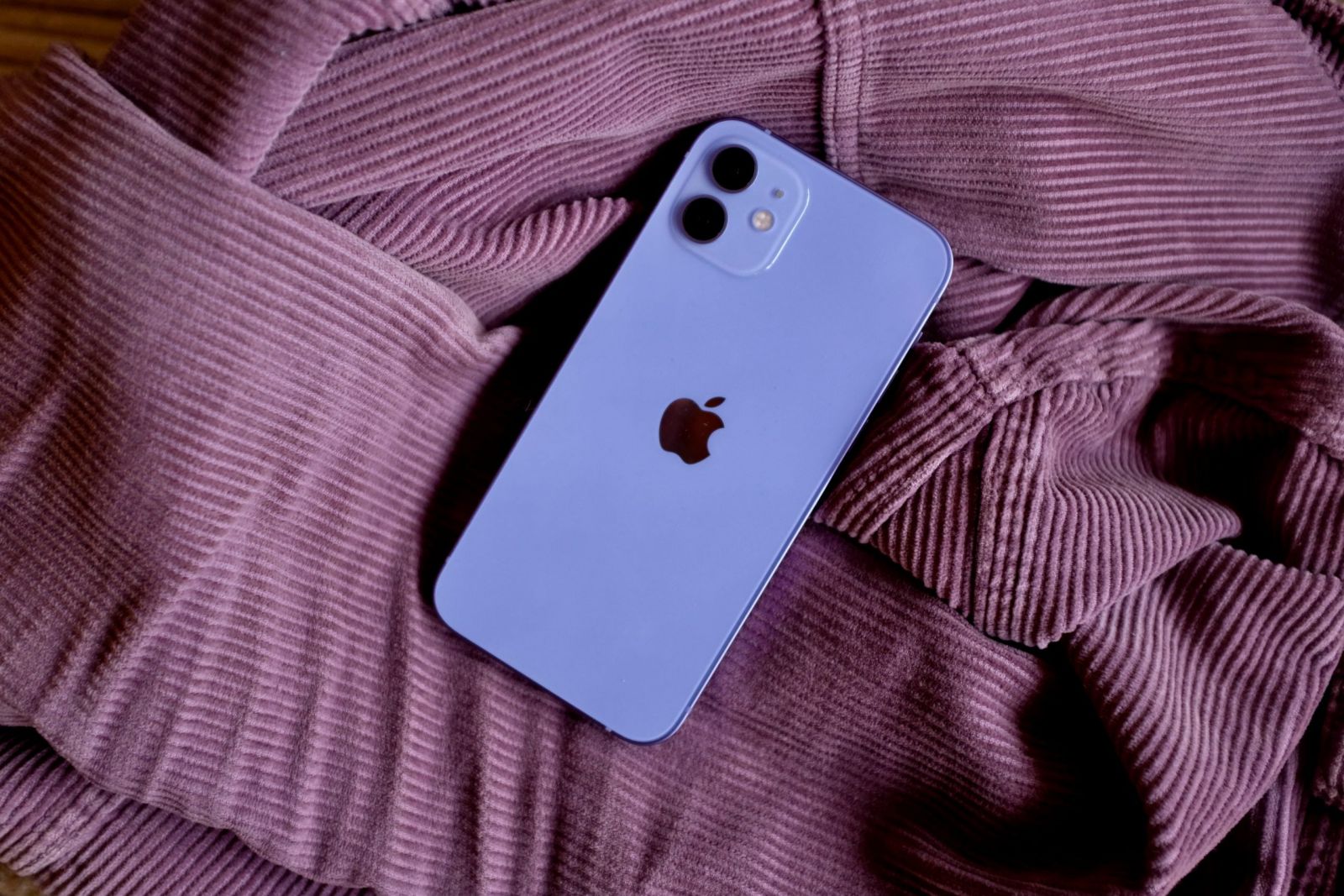thay-pin-iPhone-12