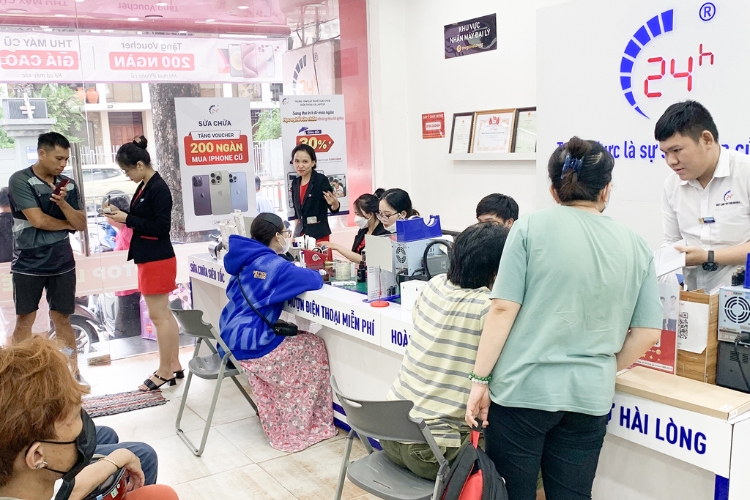 Địa chỉ thay Pin iPhone 14 Plus chính hãng