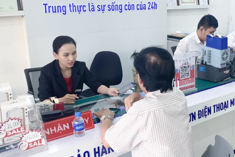 thay pin iphone chính hãng tại 24h