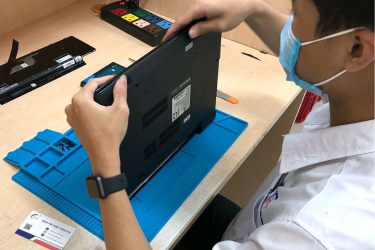 Quy trình thay pin laptop Dell Inspiron 15 7559 
