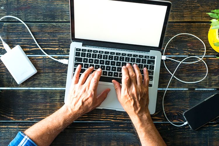 Vệ sinh laptop định kỳ