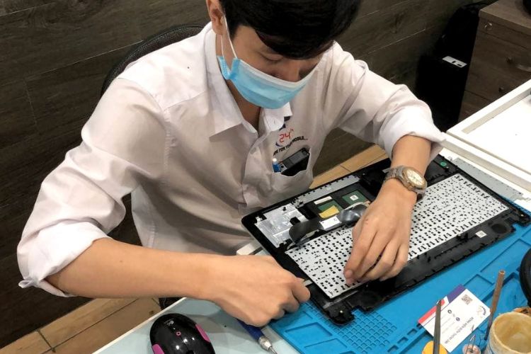 Quy trình thay pin laptop Dell Vostro 3568