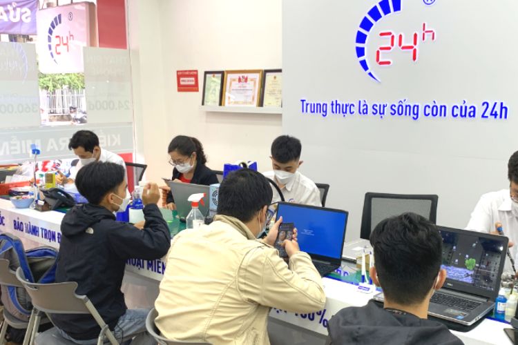 Nhân viên luôn hỗ trợ hết mình cho khách hàng