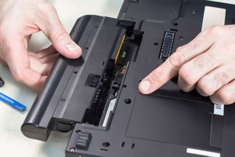 Nên sử dụng laptop cẩn thận sau khi thay pin