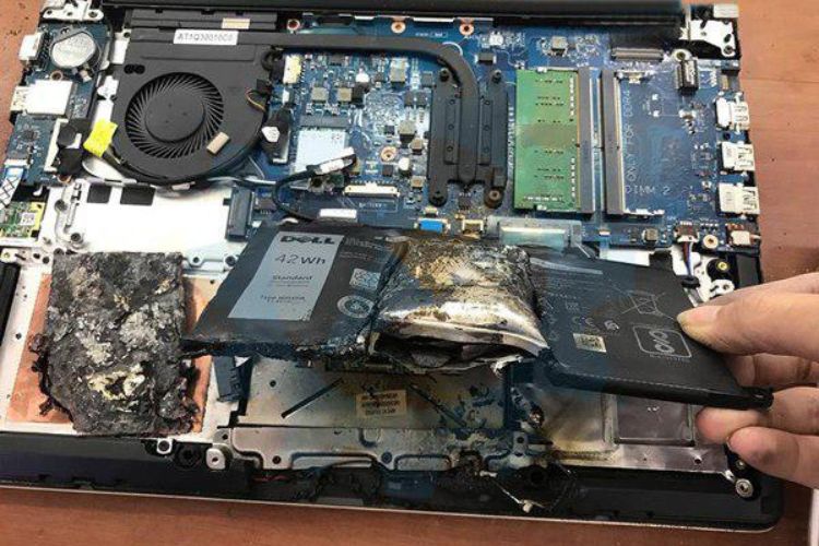 thay pin laptop dell inspiron 3520-1