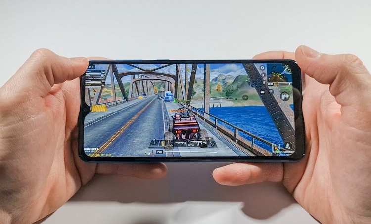 Bạn không thể chơi game với tốc độ mượt mà khi pin bị chai