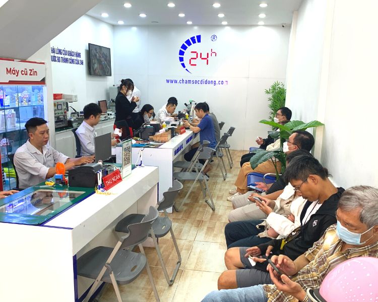 Khách hàng có thể thay mặt kính Samsung tại Bệnh Viện Điện Thoại Laptop 24h