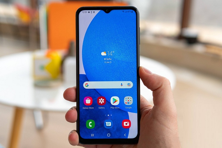 Màn hình Samsung thường bị đơ khi pin chai phồng