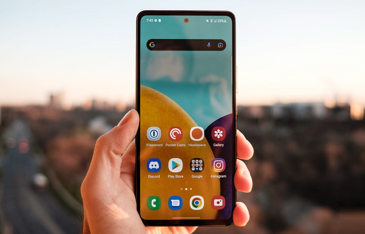Máy dễ bị đơ khi pin chai
