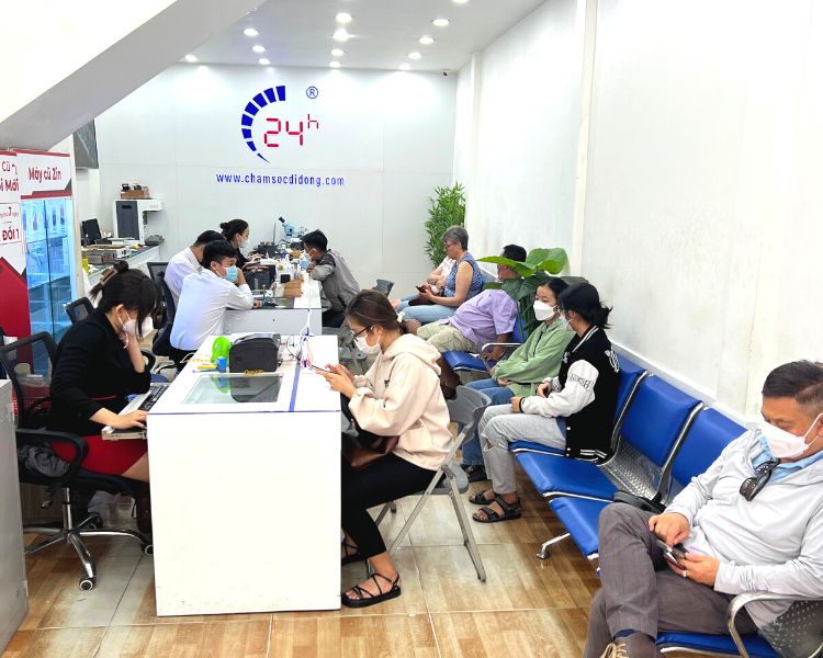 Bệnh Viện Điện Thoại Laptop 24h có thể hỗ trợ bạn thay pin chính hãng cấp tốc