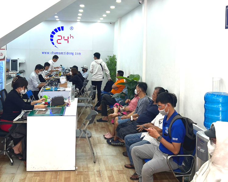 Bạn có thể đến Bệnh Viện Điện Thoại Laptop 24h để thay pin mới cho Samsung