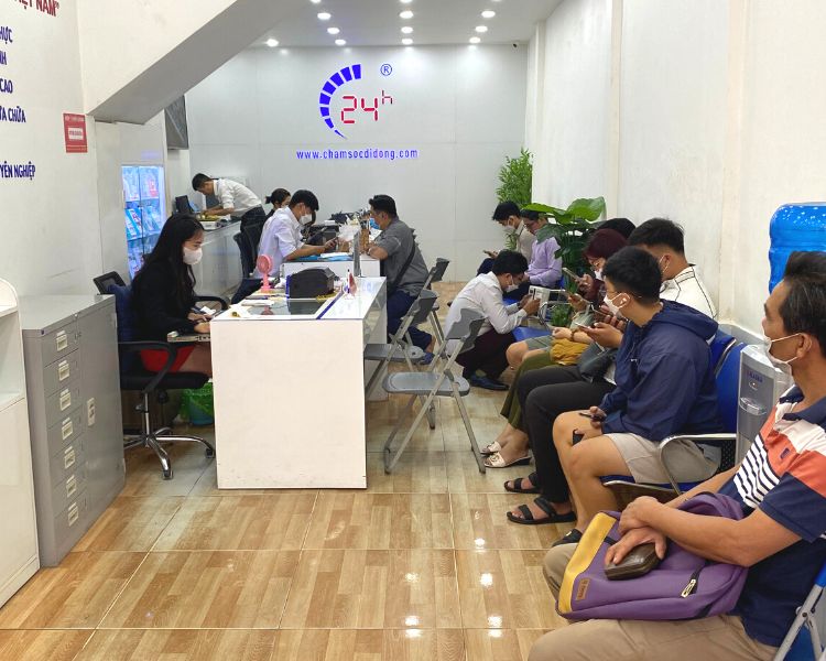 Bệnh Viện Điện Thoại Laptop 24h có thể hỗ trợ lắp đặt pin Samsung nhanh chóng, lấy liền
