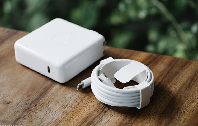 Sạc là một bộ thiết bị rất quan trọng với Macbook 12 inch