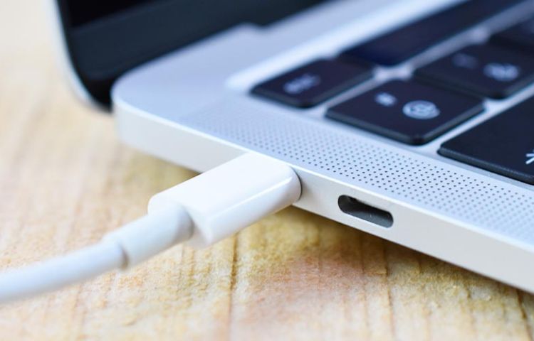 Những dấu hiệu bất thường của sạc Macbook 12 inch.