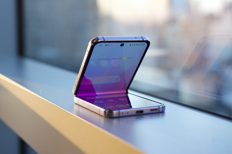 Bạn cần lưu ý một vài điều khi thay vỏ Samsung Galaxy Z Flip4