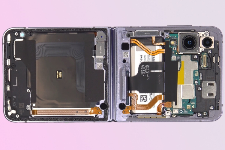 Thay vỏ Samsung Galaxy Z Flip4 tại trung tâm uy tín