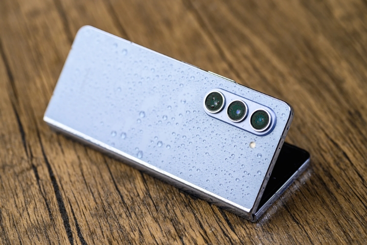 Điện thoại sẽ không bị ảnh hưởng sau khi thay vỏ Samsung Galaxy Z Fold5 