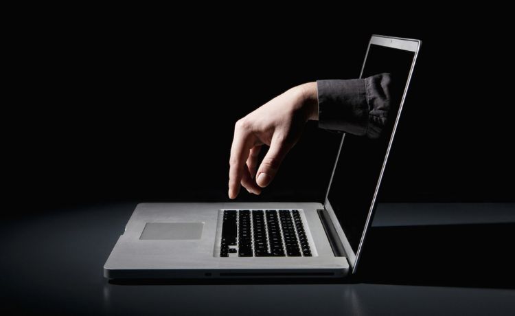 phần mềm theo dõi máy tính từ xa có hai chiều lợi hay hại 